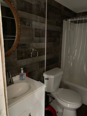 Settlers Haven RV Park - clean restroom with vanity and shower