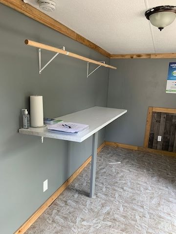 Settlers Haven RV Park - laundry room interior with folding table