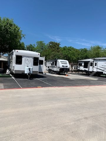 Settlers Haven RV Park - multiple travel trailers parked at sites